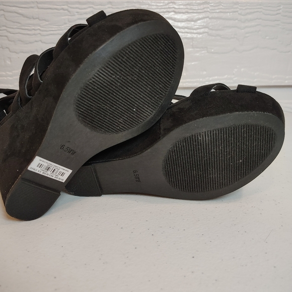 New Torrid Strappy Wrap Platform Wedge BLACK Size 6.5 WW - Picture 5 of 9